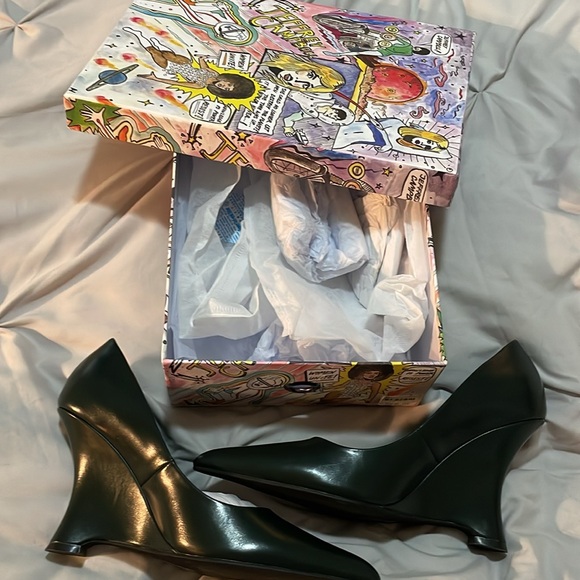 BRAND NEW IN BOX Anthropology heels, brand new w/box & tags. 7.5 dark green - Picture 4 of 8